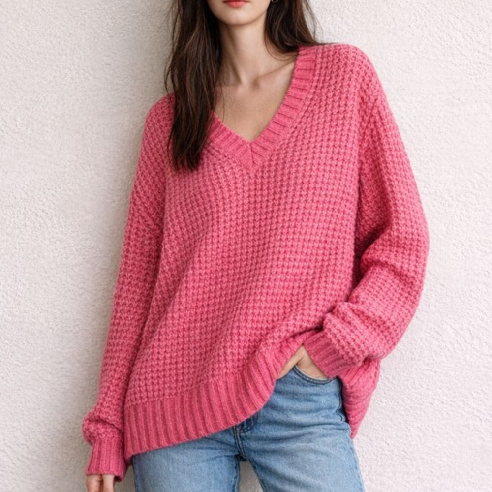 American Eagle Outfitters Pink V-Neck Sweater Size Medium Oversized Cozy Chunky